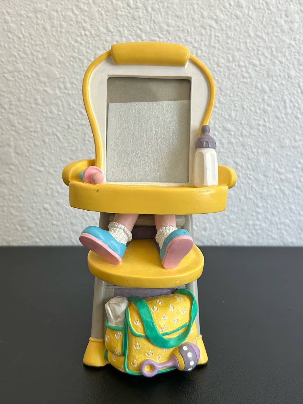 VINTAGE Resin Baby Girl In High Chair SCULPTED BABY ACCESSORIES Picture Frame